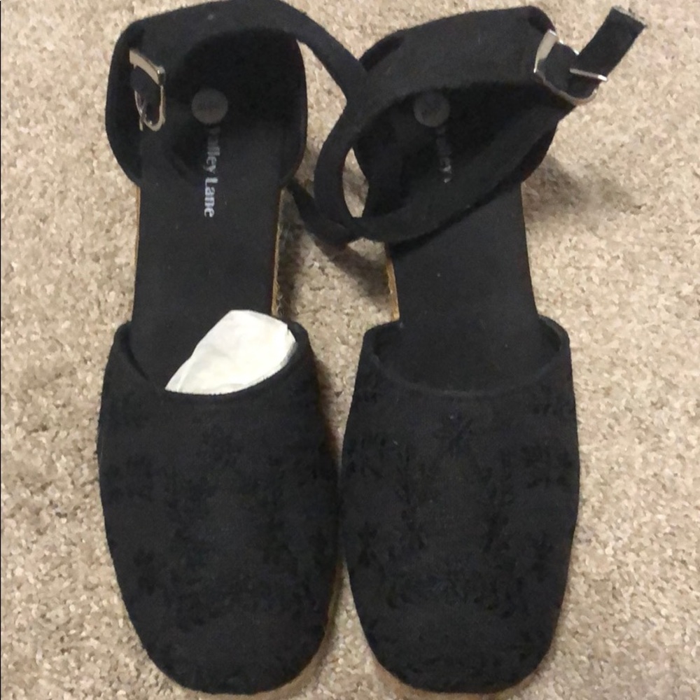 NWOT black wedge sandals